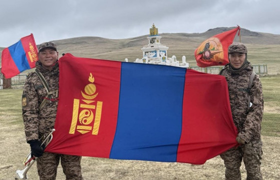 Жанжин штаб  марафон гүйгч Э.Даваажамц, Б.Буянхишиг нарт хүндэтгэл үзүүлэв