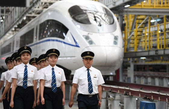 Хятадын өндөр хурдны галт тэрэг өдөрт 16 сая зорчигч тээвэрлэжээ