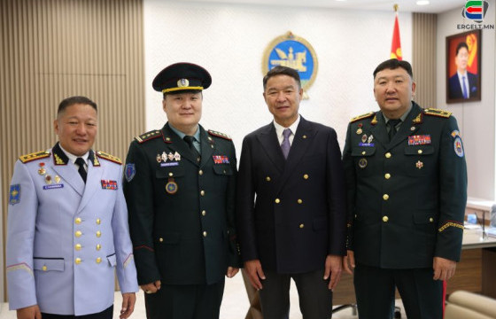 МОГОЙН ХОР СААРМАГЖУУЛАХ ИЙЛДЭС БУЮУ АНТИВЕНОМЫГ БНЭУ-ААС АВЧИРЧ, МОГОЙД ХАТГУУЛСАН ХҮҮГИЙН АМЬ НАСЫГ АВАРСАН ЦЭРГИЙН ТӨВ ЭМНЭЛГИЙН ДАРГА, ЕРӨНХИЙ ЭМЧ, ХУРАНДАА Б.БОЛОР-ЭРДЭНИЙГ  УРАМШУУЛЖЭЭ