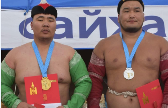 Б.Амартүвшин Бөхмөрөн сумын наадамд түрүүлжээ