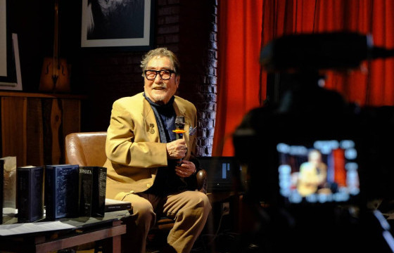 Д.Цахилгаанд “Илиада”, “Одиссэй”, “Тэнгэрлэг туульс” бүтээлийн орчуулгаар нь Төрийн шагнал хүртлээ