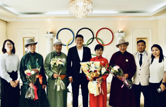 МҮОХ-ны ажилтнууд төрийн дээд шагнал хүртжээ