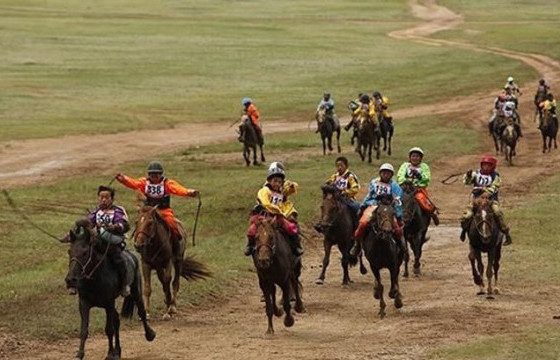 Өвөрхангай аймгийн Хужирт сумын уяач Б.Гантигийн хурдан үрээ түрүүллээ