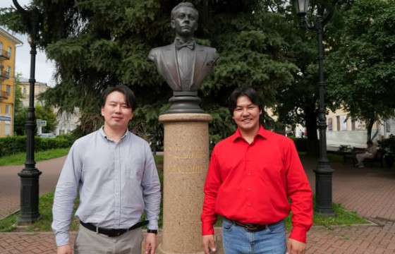 Х.Мөнхтүвшин, Б.Доржнамжин нар дуурийн олон улсын уралдаанд гуравдугаар байрт оржээ