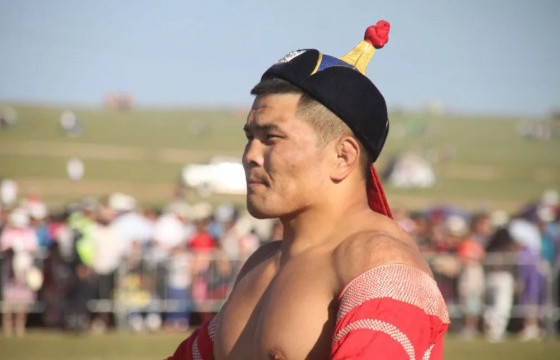 Б.ТҮМЭНДЭМБЭРЭЛ: Монгол төрийнхөө наадамд найм дахь жилдээ барилдаж начин цолоо баталлаа