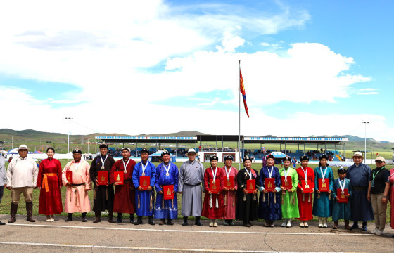 Булган аймгийн баяр наадмын сурын аваргууд тодорлоо