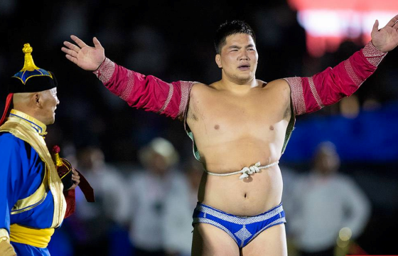 Улсын арслан Э.Батмагнайг “МCS” групп нэг тэрбум төгрөгөөр урамшуулна