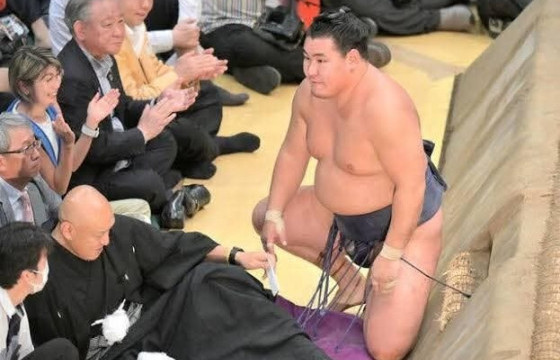 Ёкозүна Хоошорюү С.Бямбасүрэн Нагоя башёг өнжихөөр боллоо