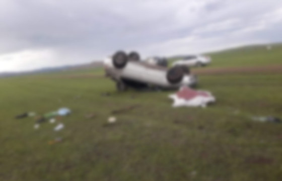 ​Завхан аймгийн Их-Уул суманд Prius-30 машин онхолджээ