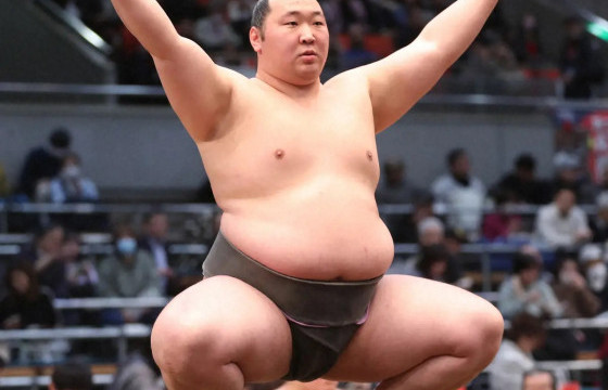 Кёокүкайюү Ш.Далайбаатар есдүгээр сарын башёд  жюүрёод барилдана