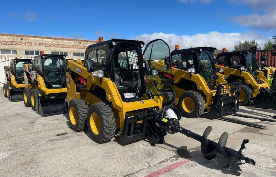 Хог цэвэрлэгээний олон үйлдэлт бага оврын 10 ачигч машиныг хүүлээн авлаа