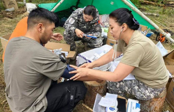 Түймрийн голомтод ажиллаж байгаа алба хаагчдад эрүүл мэндийн үйлчилгээ үзүүллээ