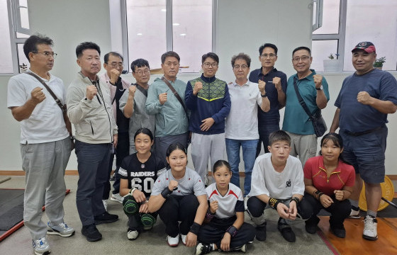 Солонгосын Өмнөд бүсийн Хүндийн өргөлтийн ерөнхийлөгч Дарханд зочлов