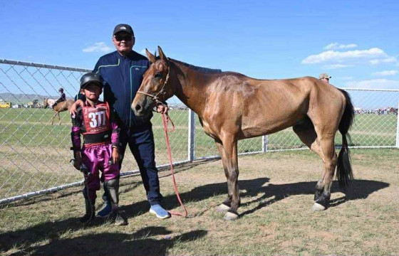 ӨНДӨР ГЭГЭЭНИЙ ДАНШИГТ ТҮРҮҮЛСЭН ХУЛ МОРИНЫ ЭЗЭН М.МӨНХБАТ: ХУЛ МОРИЙГ МИНЬ ТҮРҮҮЛЭХЭД ҮЗЭГЧДИЙН УУХАЙ НҮРГЭЛЖ, ЭРХГҮЙ НУЛИМС БҮРХЭЖ, ХООЛОЙ ЗАНГИРЧ БАЙЛАА