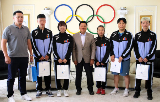 ШИРЭЭНИЙ ТЕННИСЧИД ОЛОН УЛСЫН ЦУГЛАРАЛТАД ХАМРАГДАНА