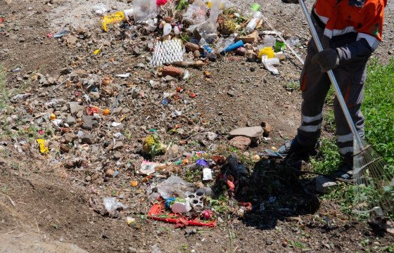 Чингэлтэй дүүрэгт голын ай сав газрыг цэвэрлэж 145 тонн хог хаягдал тээвэрлэжээ