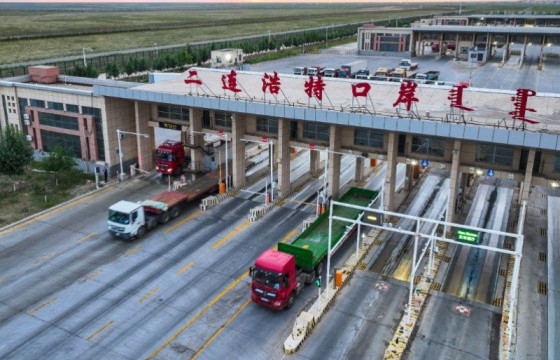 Эрээнхот боомтын ажиллах цагийг сунгажээ