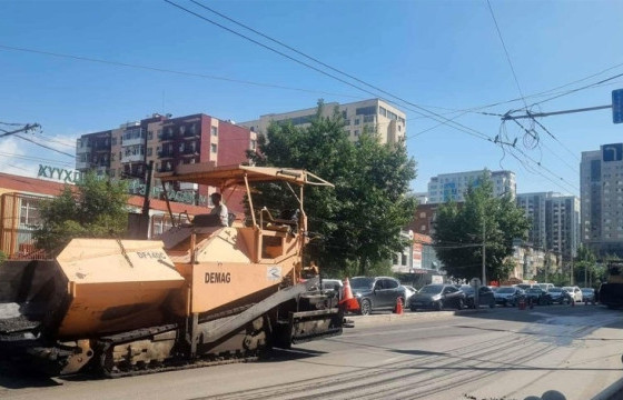 ХУУЧИН ЦАГААН ХААЛГАНААС 19-ИЙН ГЭРЛЭН ДОХИО ХҮРТЭЛХ АВТО ЗАМЫГ ЗАСВАРЛАЖ БАЙНА