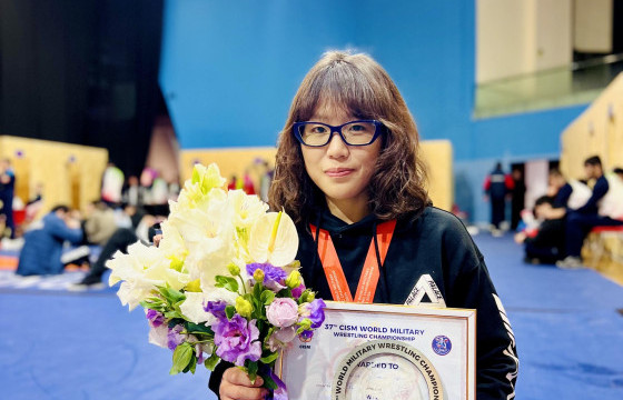 ЭНЭ ӨДӨР ЦЭРГИЙН ДЭЛХИЙН АВАРГА Б.МӨНХНАР МЭНДЭЛЖЭЭ