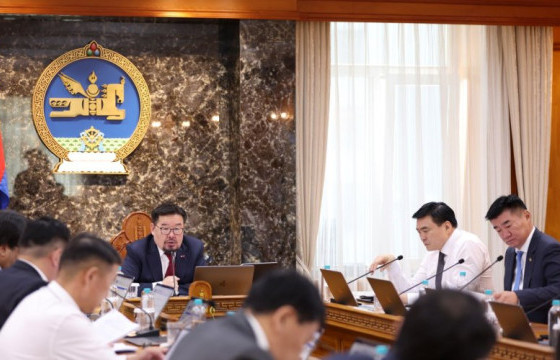 ЗАСГИЙН ГАЗАР: Эрүүл мэндийн даатгалын сангийн талаар авч хэрэгжүүлэх арга хэмжээний тухай хэлэлцэж байна