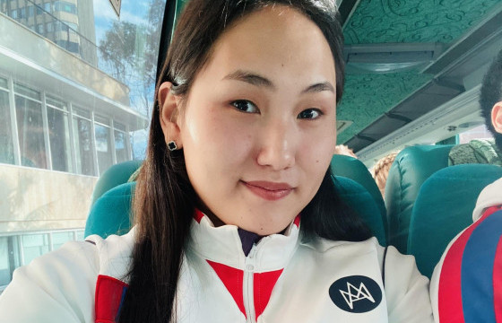 ЗАЛУУЧУУДЫН ДАШТ-ИЙ МӨНГӨН МЕДАЛЬТ О.ДАРХИЖАВ: Штангууд түс, тас гэж унаад л тамирчид хөлсөө гартал бэлтгэл хийгээд их л сонирхолтой санагдсан