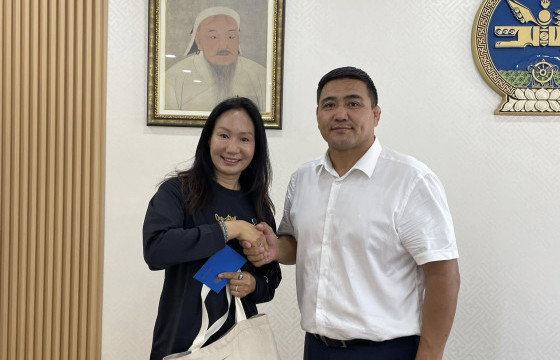 М.Отгонтуяад Дархан-Уул аймгийн БТСГ-ын 60 жилийн ойн медаль гардууллаа