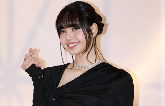 BLACKPINK ХАМТЛАГИЙН LISA НИГЕРИЙН ХҮҮХДҮҮДЭД ХАНДИВ ӨРГӨЛӨӨ