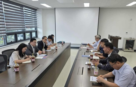 Өмнөд Солонгосын цахилаан шат үйлдвэрлэгчтэй санал, солилцов