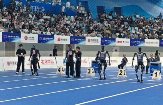 Хүн дүрс роботын тэмцээн боллоо