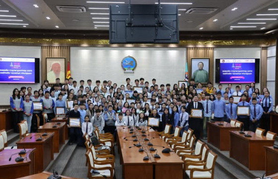 Боловсролыг дэмжигч “Ачит-Ихт” ХХК нь Орхон аймгийн  Боловсролын газартай хамтран 3 дахь жилдээ өөрийн нэрэмжит Химийн хичээлийн анги нийтийг хамарсан масс олимпиадыг ЕБ-ын сургуулиудын 9 дүгээр ангийнханы дунд амжилттай зохион байгууллаа