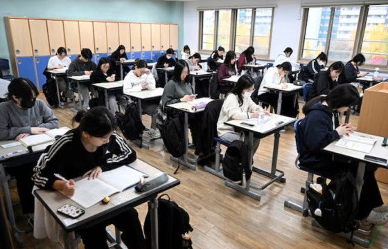 ӨМНӨД СОЛОНГОС СУРГУУЛЬД ХИЧЭЭЛИЙН ЦАГААР УТАС ХЭРЭГЛЭХИЙГ ХОРИГЛОЖЭЭ