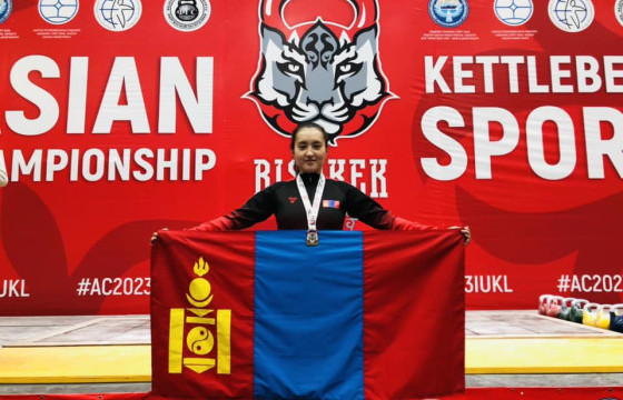 ДЭЛХИЙН ХОШОЙ АВАРГА Б.УНДРАХ: Туухай өргөлтийн спорт хүнд  тэсвэр, тэвчээр, хатуужлыг суулгадгаараа онцлог