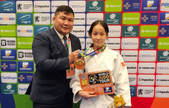 Б.Хулан жүдо бөхийн өсвөрийн дэлхийн аваргаас хүрэл медаль хүртжээ