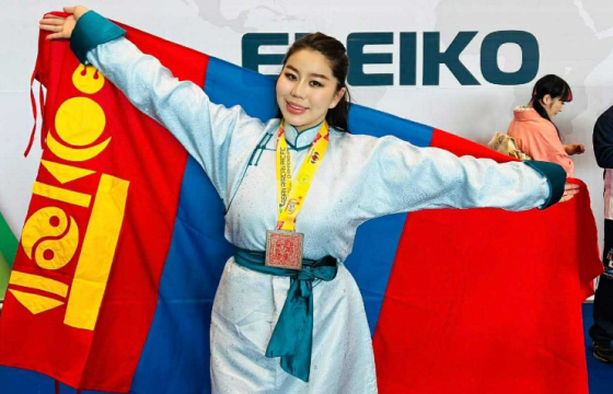 Б.БАТХИШИГ: Пауэрлифтингийн спорт намайг сайхан найзууд хүчтэй хүмүүстэй танилцуулсан