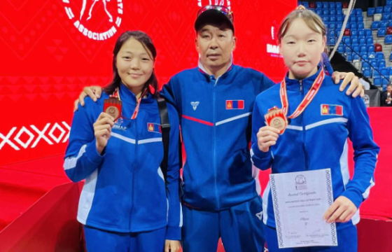 Д.Ариунгоо, Б.Өлзийтнаран нар холимог тулааны Азийн аваргаас хүрэл медаль хүртэв