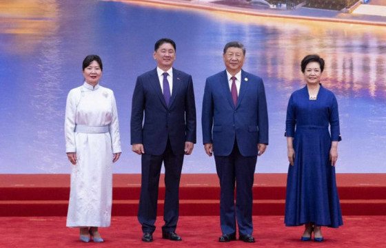 Монгол Улсын Ерөнхийлөгч У.Хүрэлсүхийг БНХАУ-ын дарга Ши Жиньпин угтлаа