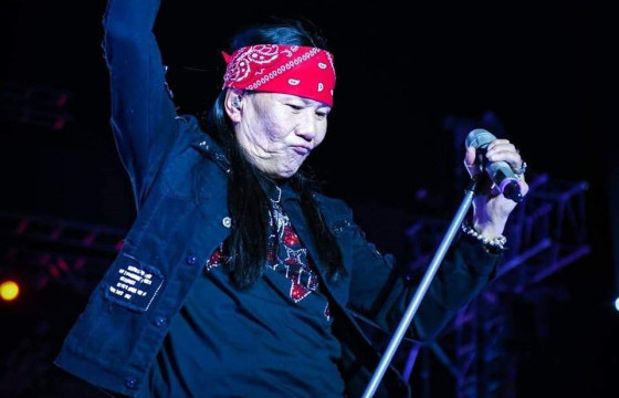 БАСС ГИТАРЫН ХЯРГАА,  БӨМБӨРИЙН НҮРГЭЭН ДУНДААС...