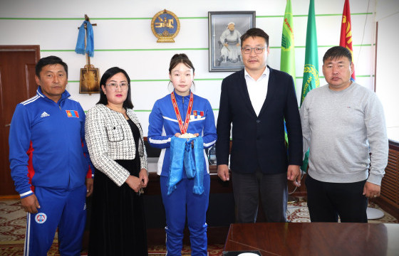 Азийн аваргын хүрэл медальт  Д.Ариунгоод Булган сумын Засаг дарга хүндэтгэл үзүүлэв