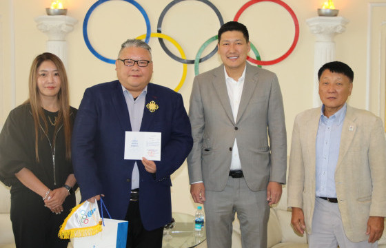 Такахиси Озекиг өнөөдөр МҮОХ-ны дээд шагнал “Алтан-Очир” одонгоор шагнав