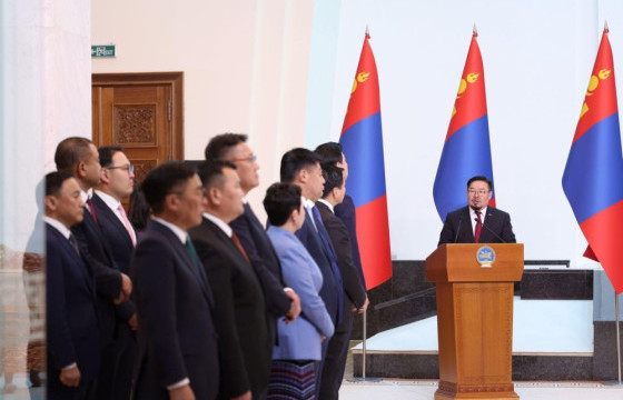 Ерөнхий сайд танхимын сайд нартайгаа хариуцлагын гэрээ байгууллаа