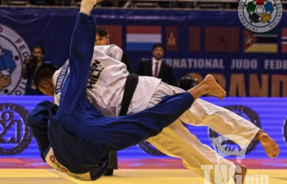 Г.Мөнгөнбагана өсвөрийн Азийн аваргаас мөнгөн медаль  хүртэв