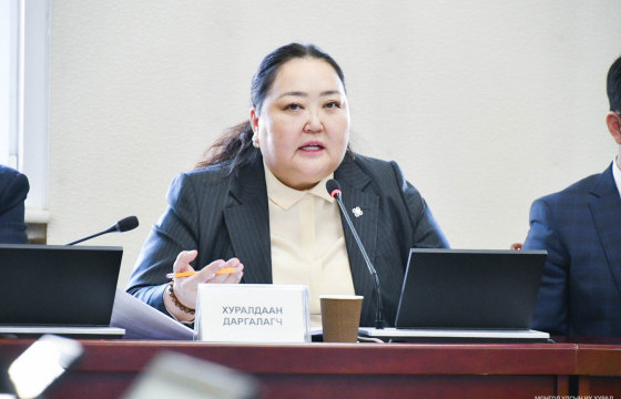 П.БАТЧИМЭГ: Засгийн газар 100 мянган төгрөг ч хүрэхгүй нэмэгдлээ том зүйл, шинэчлэл гэж ярьж болохгүй