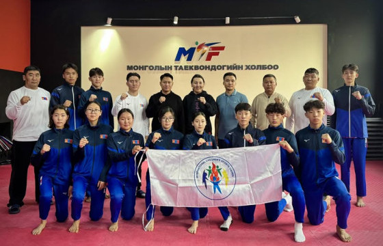 Олон улсын хүүхдийн наадамд оролцох таеквондочдод хувцас гардуулан өгөв