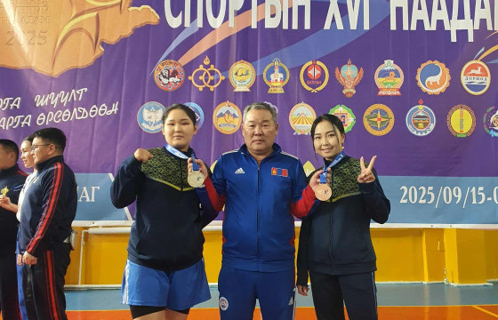 “Бурхан халдун” клубийн боксчид 1 мөнгө, 1 хүрэл медаль хүртэв