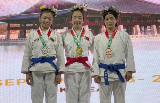 Г.Монголжин Зүүн Азийн аварга болж, Б.Наранхишиг мөнгөн медаль хүртлээ