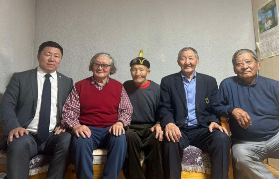 Гавьяат тамирчин М.Хойлогдоржийг Чөлөөт бөхийн холбоо эргэн очлоо