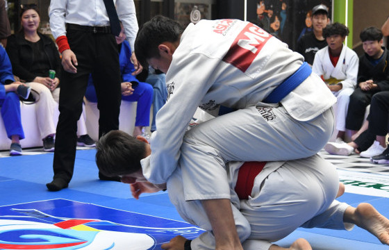 Жюү жицү-гийн Зүүн Азийн аваргын насанд хүрэгчдийн ангилалд медаль хүртэв