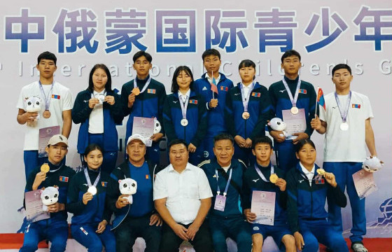 Хүүхдийн наадмаас боксчин хүүхдүүд 4 алт, 2 мөнгө, 5 хүрэл медаль авлаа