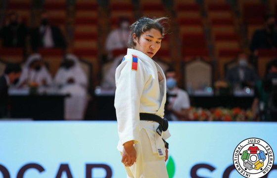 Л.Энхрийлэн 