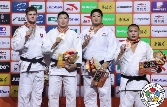 Б.Гончигсүрэн “Чиндао-2025 Гран при”-гээс алтан медаль хүртлээ